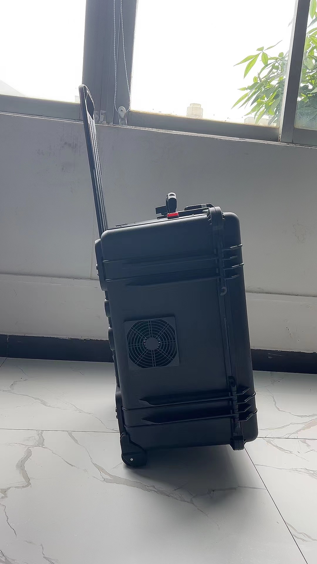 洪湖手拉箱型移动通信干扰器